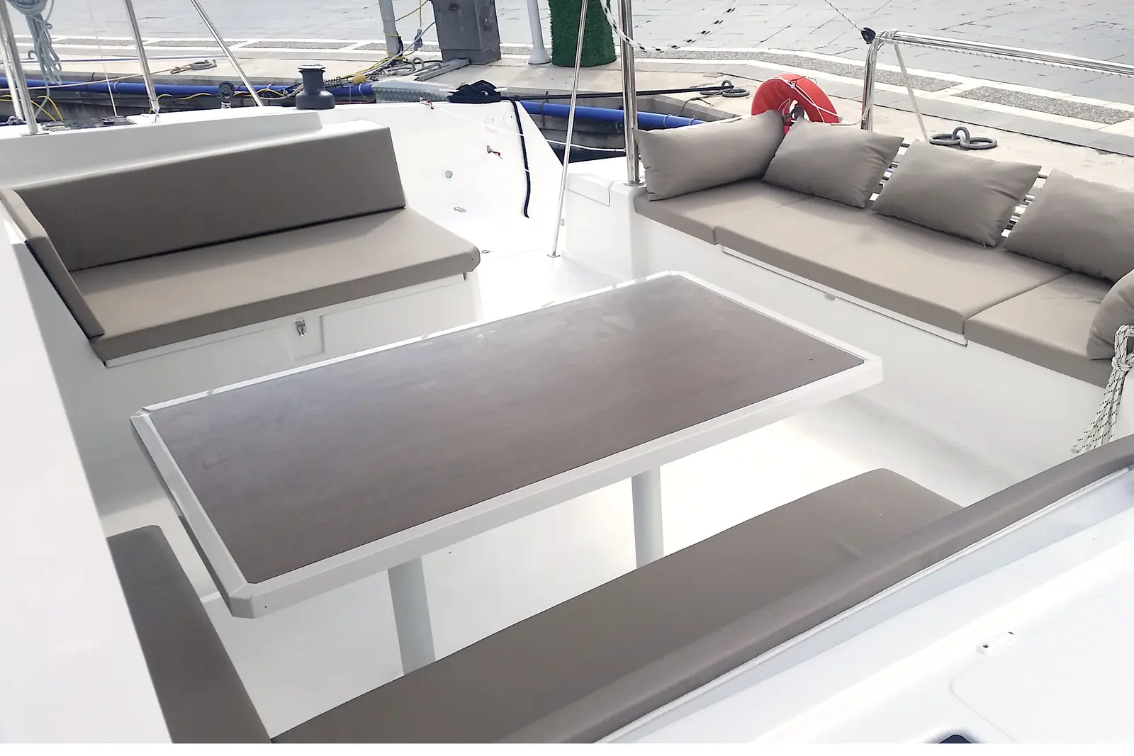 LeAndra, Cockpit