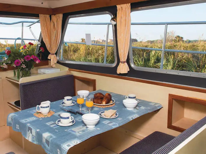 Sheba - Budget 16, Interior image
