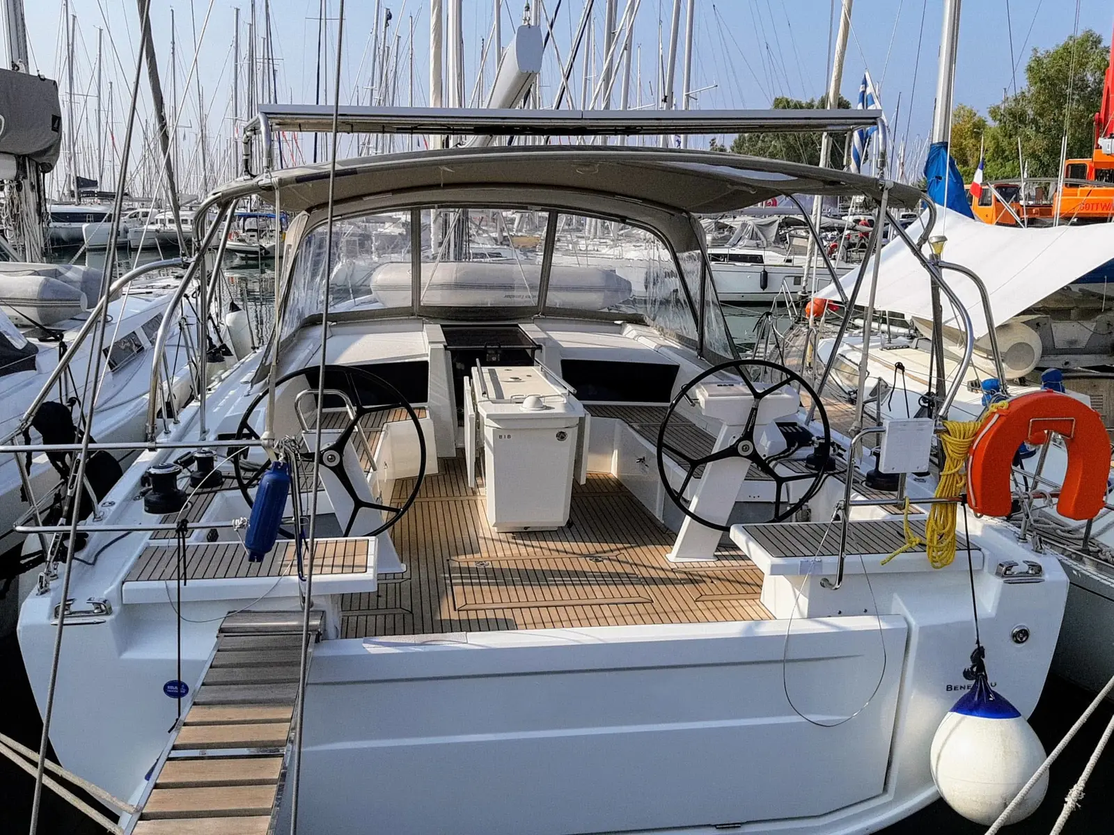 Ostria, Main image