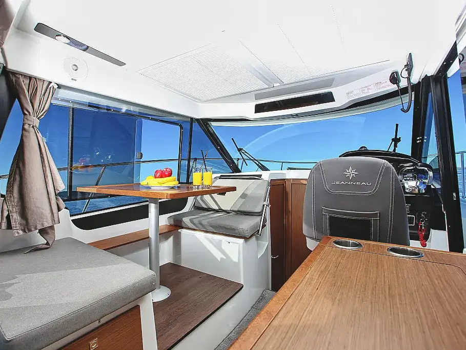 Ohana, Interior image