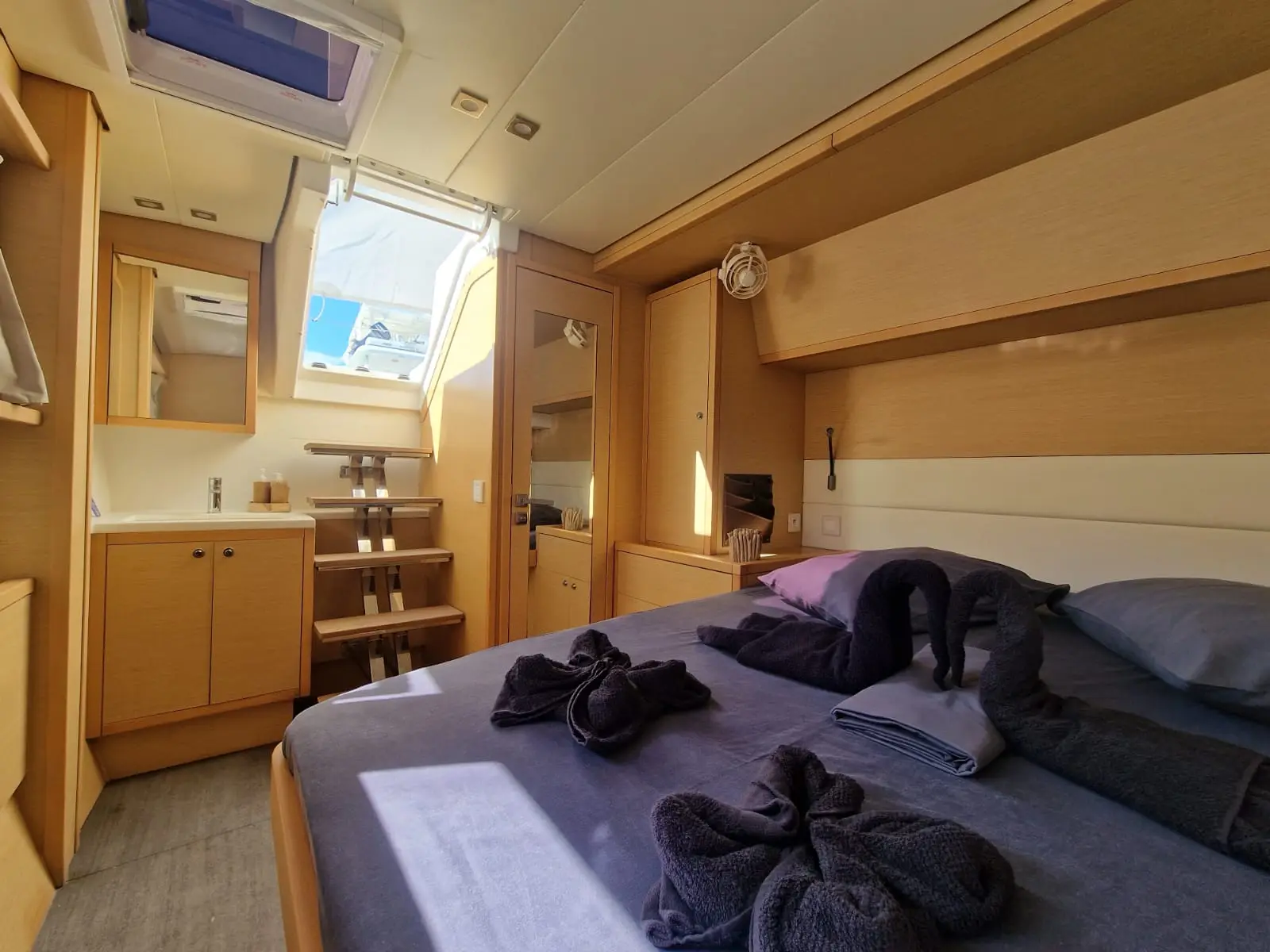 Takamaka, Interior image