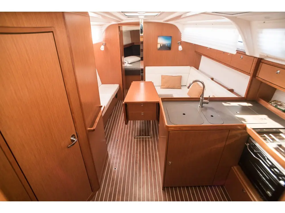 TAKIS II, Interior image