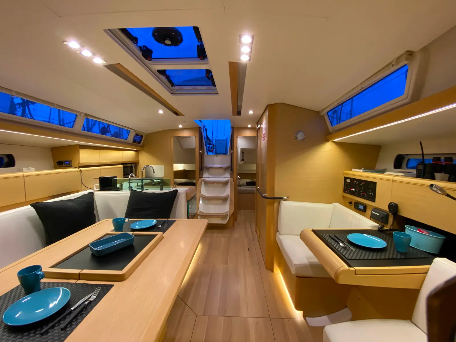Anuka, Interior image
