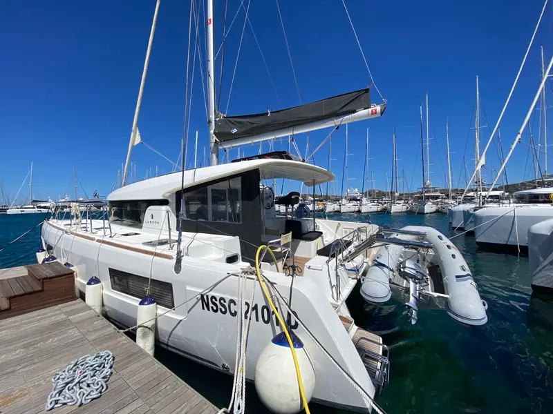 Aquila (WM, Inverter), Lagoon 40