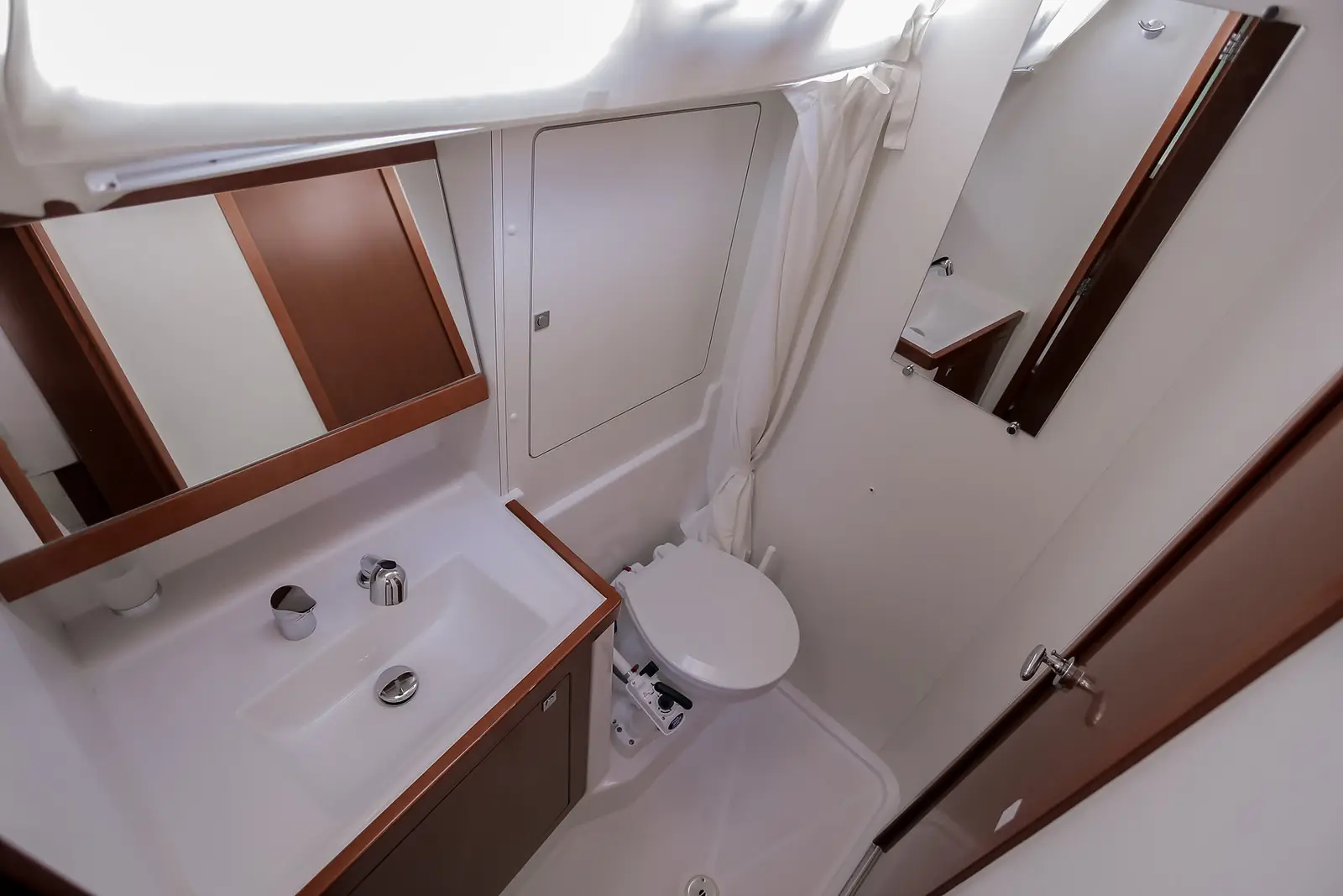 Nabucco: Forward Cabin #2 (Cabin Charter - 2 pax) Fully Crewed, ALL EXPENSES, Foto 10