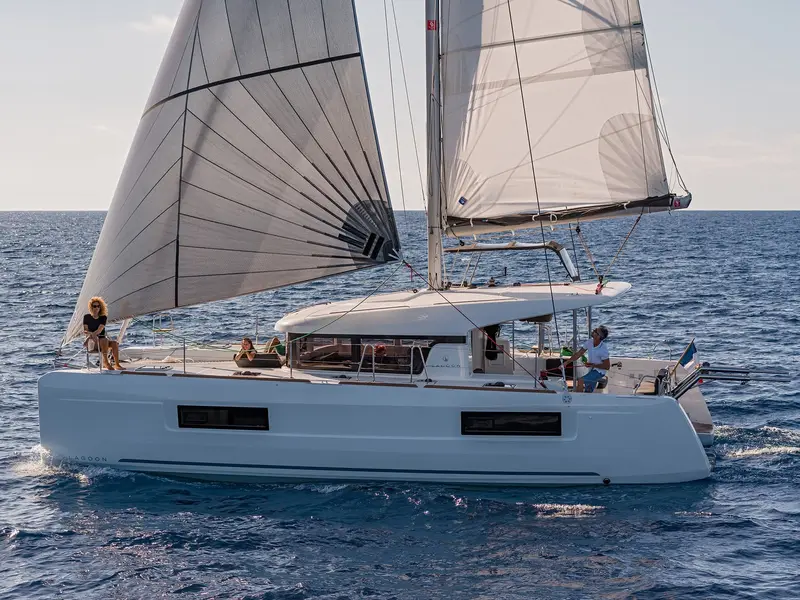 Ioli II, Lagoon 40