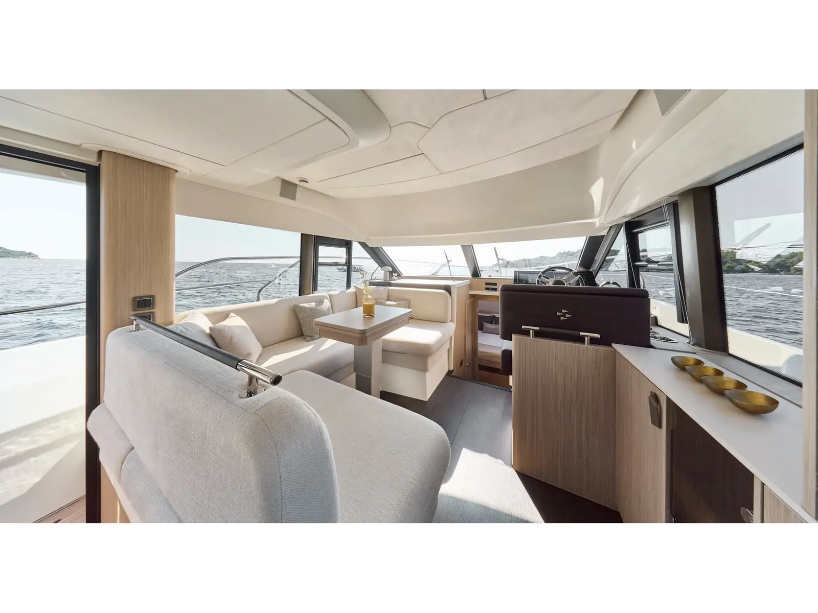 Mr. 77, Interior image
