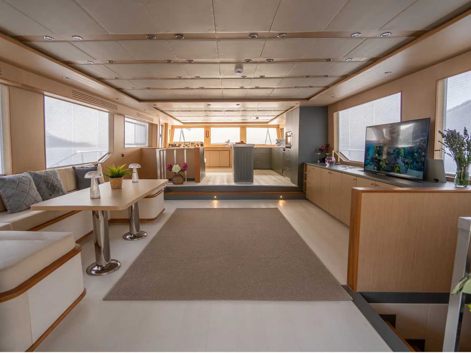 Lavin, Interior image