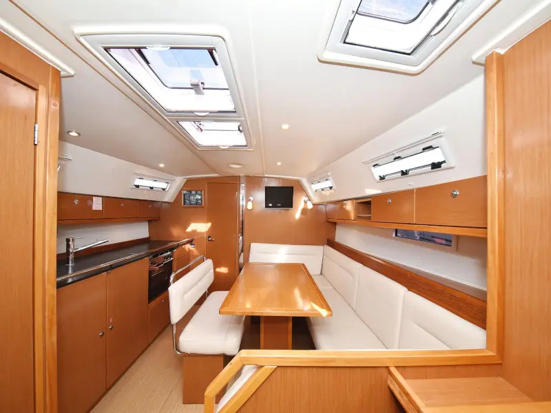 PIA M, Interior image