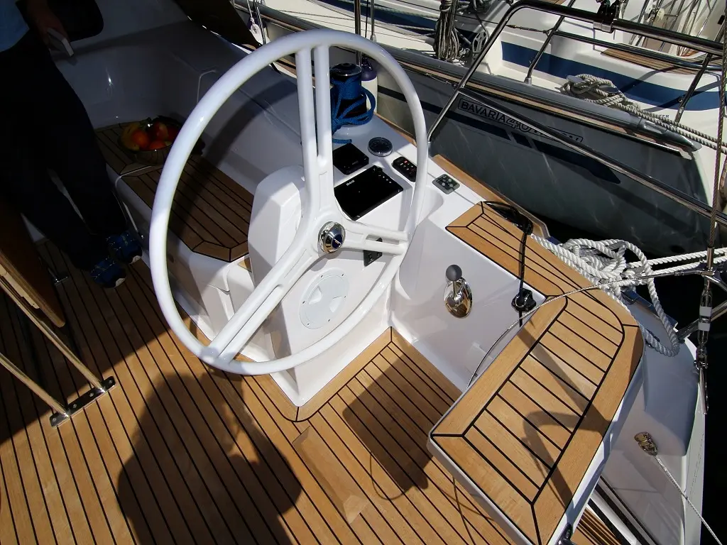 LYRA, Exterior image
