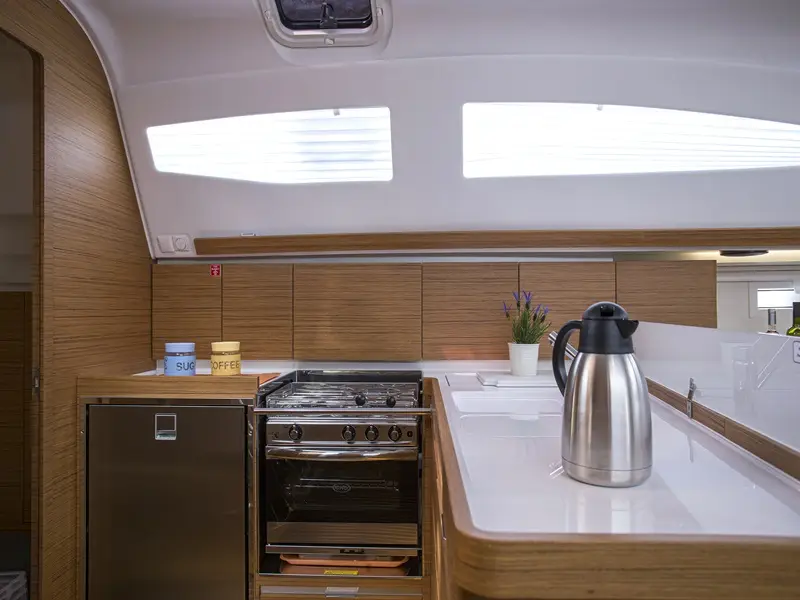 " MONACO ", Interior image