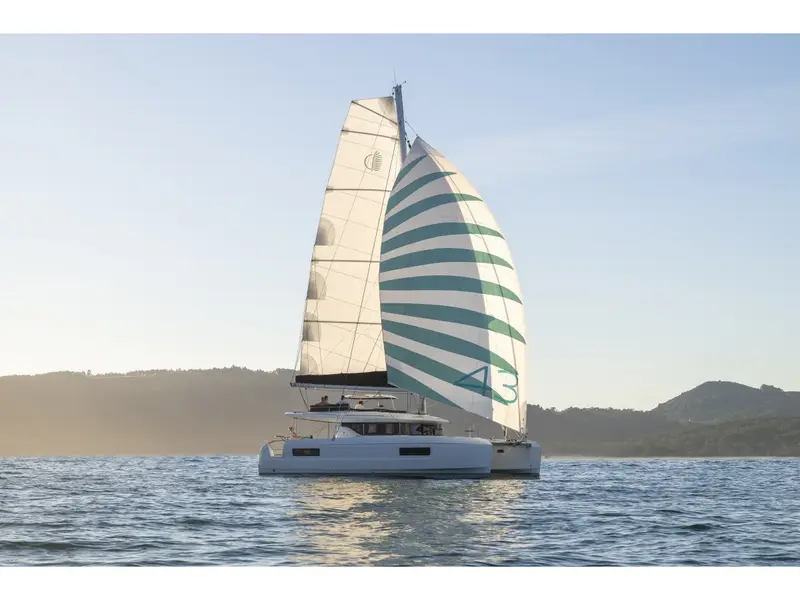 Solara, Lagoon 43