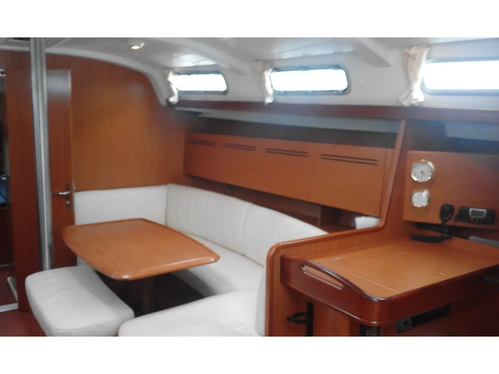 Elvira, Interior image