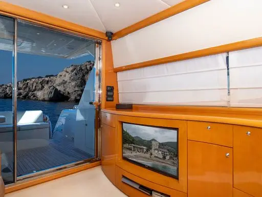 C&A, Interior image