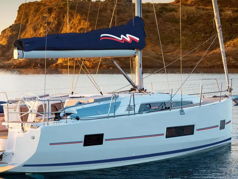 Moorings 46.3 Club, Main image