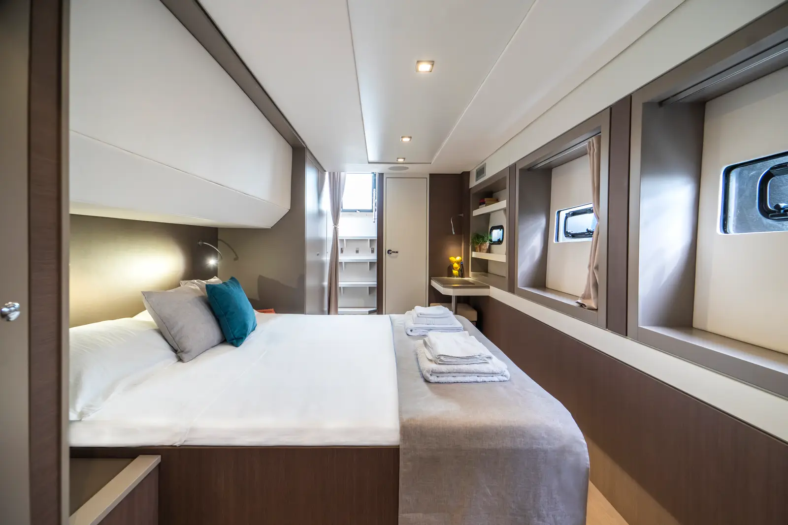 Elena, Master Cabin