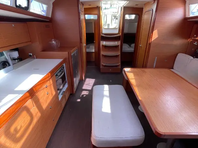 Despoina, Interior image