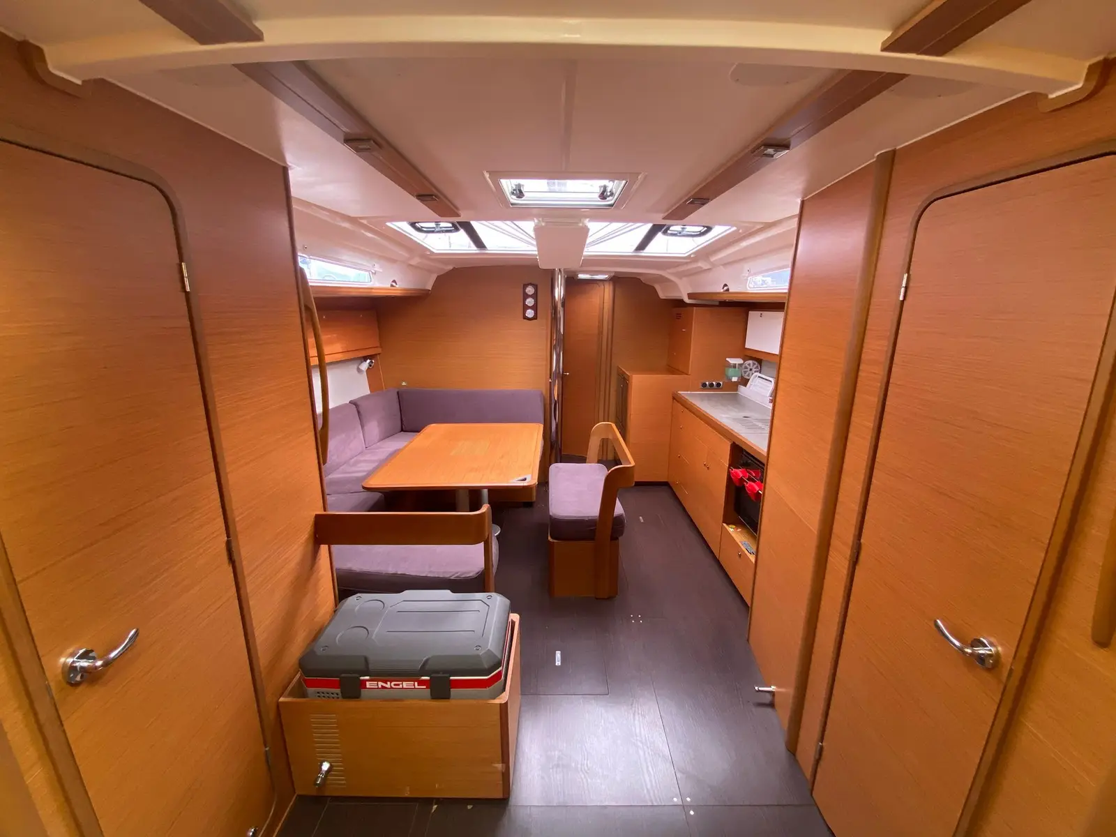 Kummsal, Interior image
