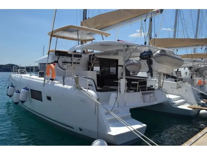 Orion IX, Lagoon 42