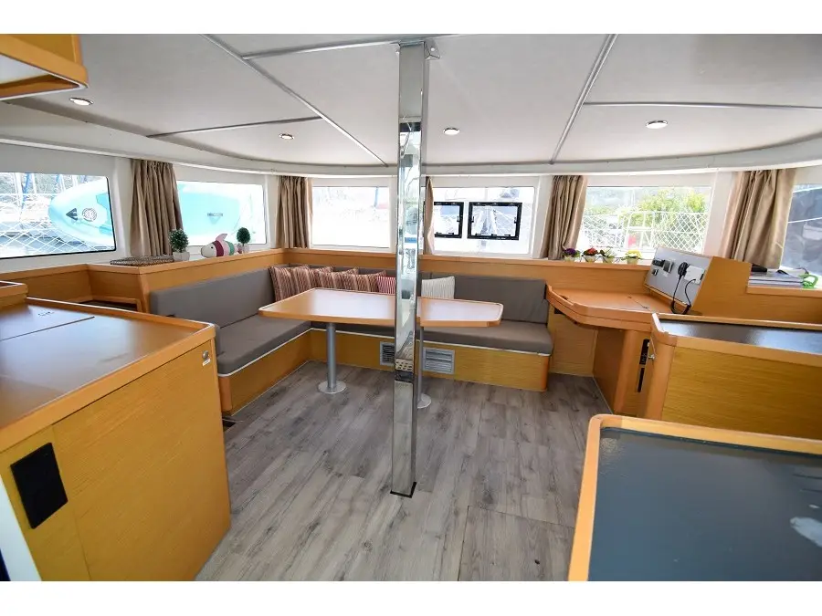 Bige, Interior image